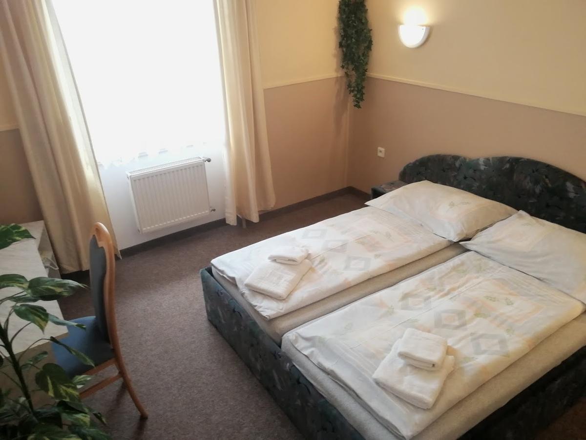 Hotel Wertheim ปราก ภายนอก รูปภาพ