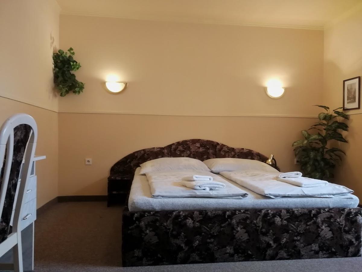 Hotel Wertheim ปราก ภายนอก รูปภาพ