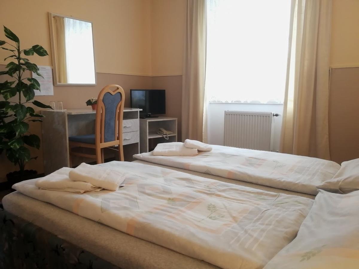 Hotel Wertheim ปราก ภายนอก รูปภาพ
